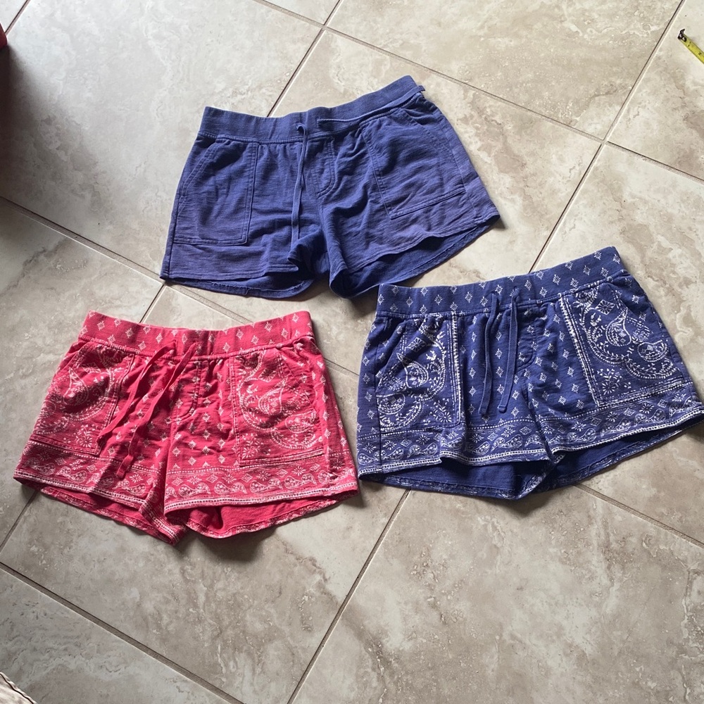 Sonoma Women's Casual Shorts bundle of 3 Red and Blue. 2 bandana print.